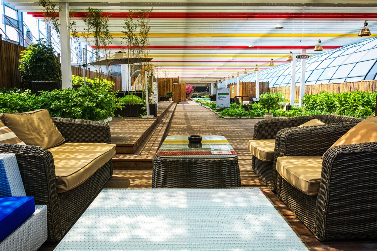 Outdoor Rooms vs. Glass Houses – Which is Right for Your Home?